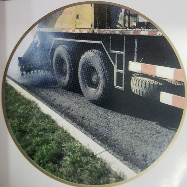 同步碎石封层车
