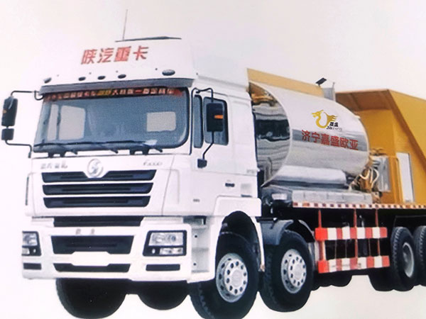 同步碎石封层车